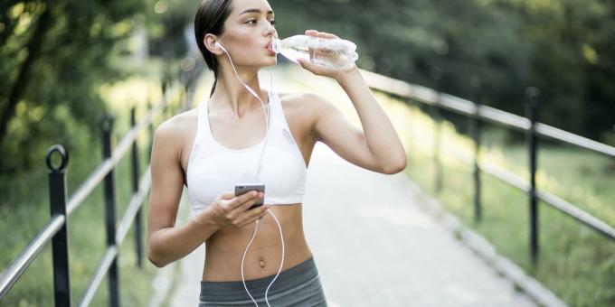 Buvez suffisamment d'eau avant de faire de l'exercice