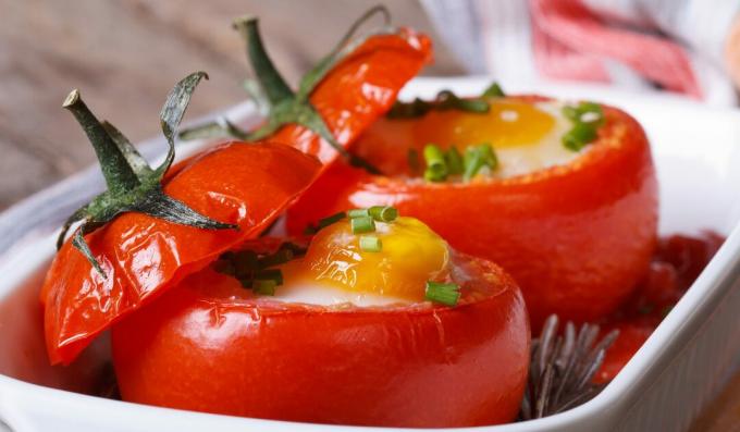 Tomates farcies aux œufs et jambon