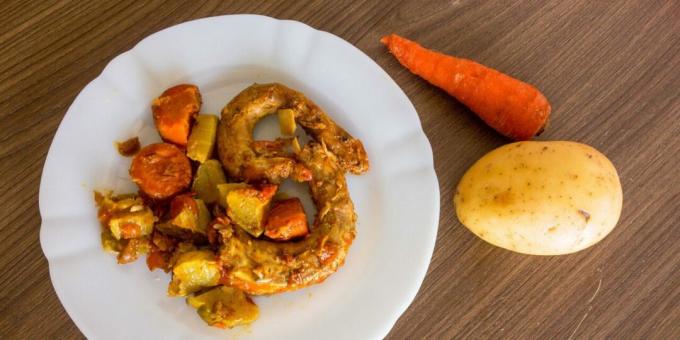 Cous de poulet mijotés aux légumes et curry