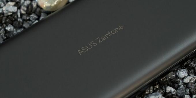 Examen de l'Asus Zenfone 8 - un produit phare à part entière dans un boîtier compact