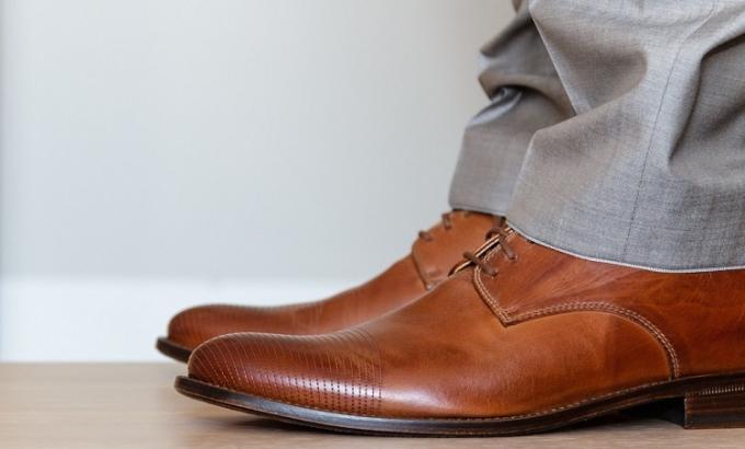 Comment étirer les chaussures en cuir taille