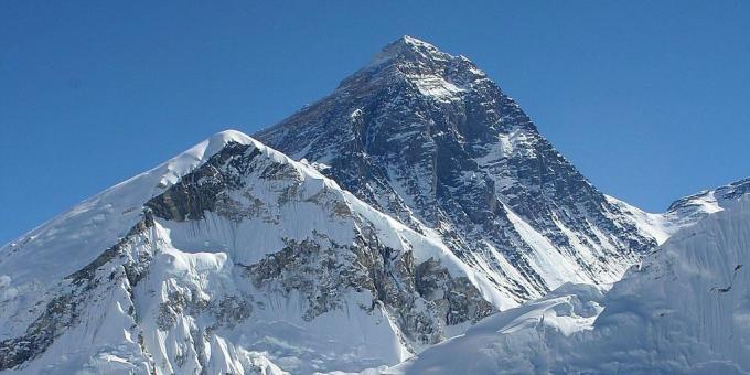 Le mont Everest grandit