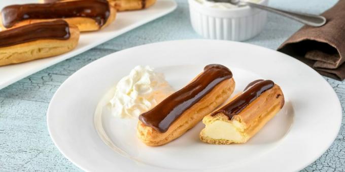 Eclairs à la crème anglaise