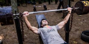 Comment construire le muscle: un programme de formation idéal dans la salle de gym