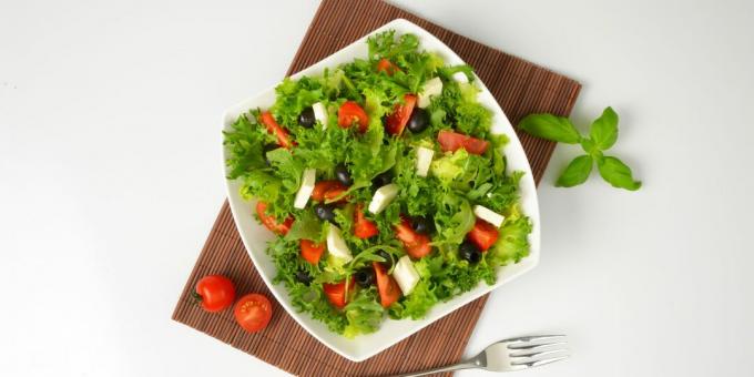 Salade festive aux tomates feta: une recette simple