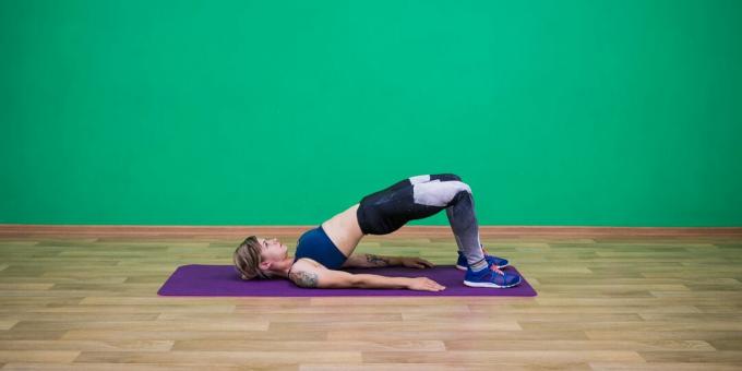 Exercices de yoga simples: pose du pont