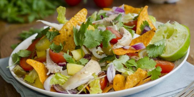 Salade de poulet, mangue et frites