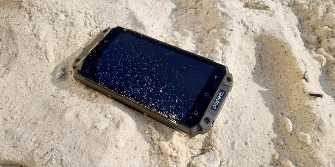 Protégé téléphone intelligent Poptel P9000 Max: Sur la plage
