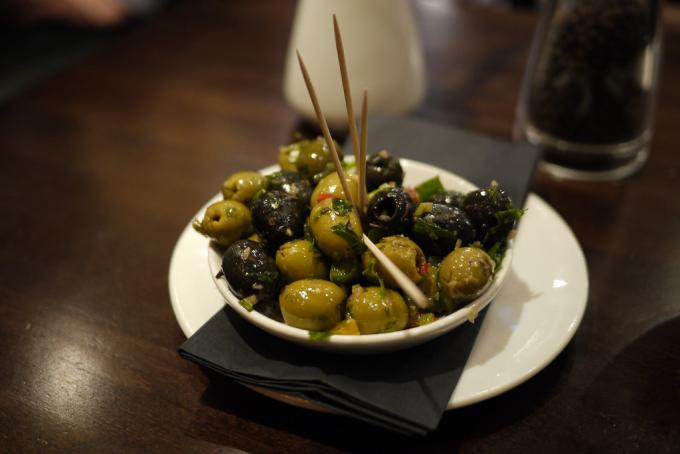 Olives dans la marinade épicée