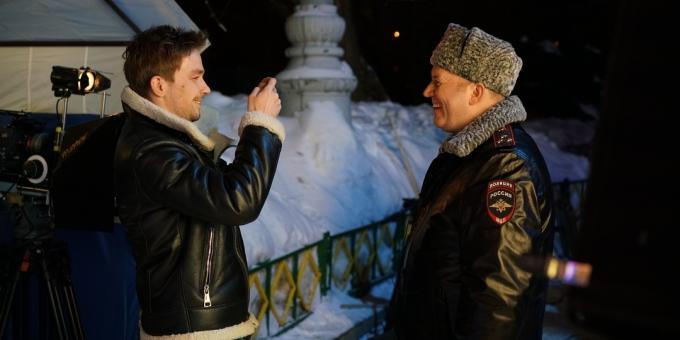 « Un officier de police avec le rouble » contre « Spider-Man »