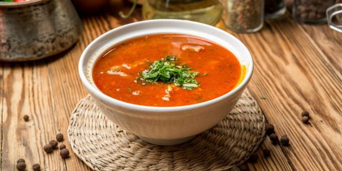 Soupe de tomates au foie de volaille et au thym