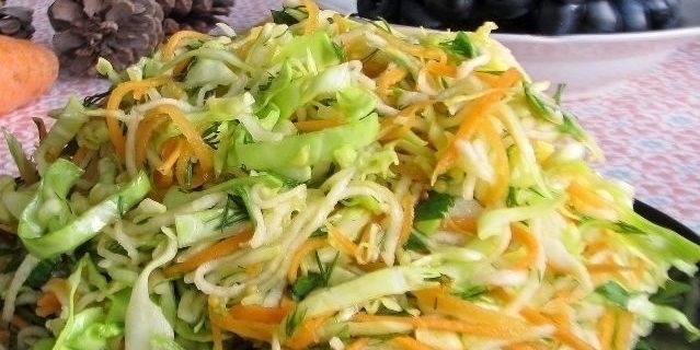 Les plats du navet: salade de navets, le chou et les carottes