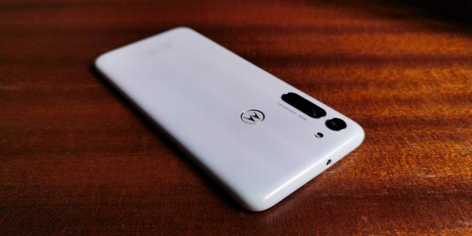 Motorola Moto G8: design et ergonomie