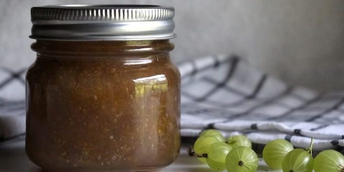 confiture de groseille à la banane, la cannelle et les clous de girofle