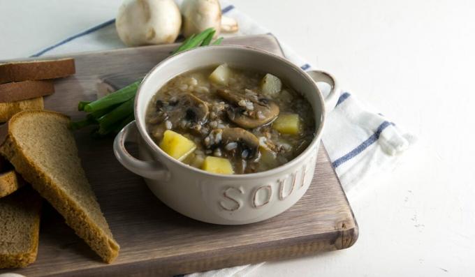 Soupe vegan au sarrasin aux champignons