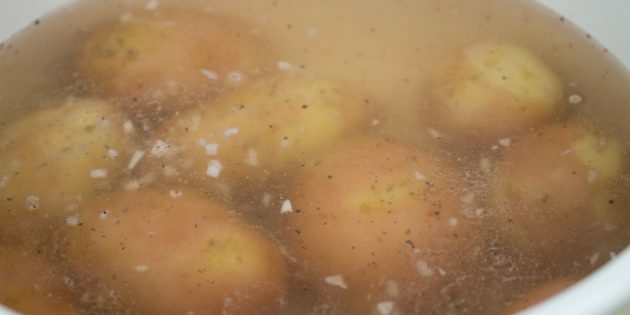 Pommes de terre nouvelles au four: préparer les pommes de terre