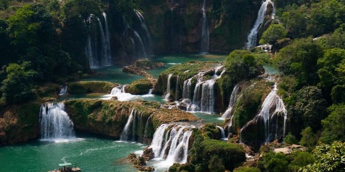 territoire asiatique attire les touristes en connaissance de cause: interdiction chutes de Gioc-Detian cascade, Vietnam, Chine
