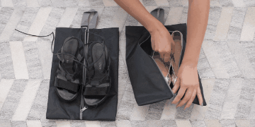 Comment emballer dans une valise: couvre-chaussures spéciales