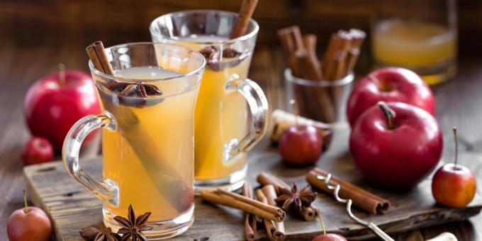 vin chaud sans alcool sur le jus de pomme avec une orange: la meilleure recette