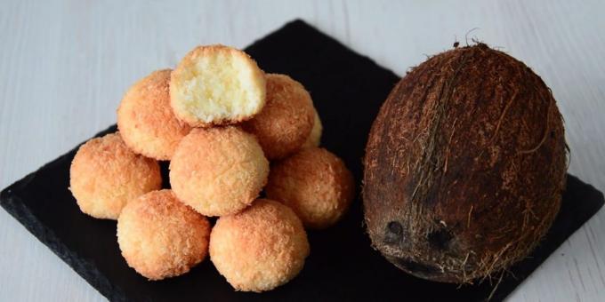 Recettes: biscuits de noix de coco avec des oeufs