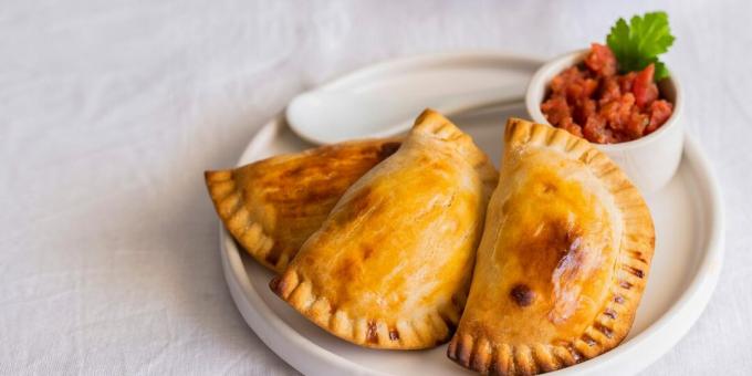 Empanadas - tartes épicées à la viande et aux légumes