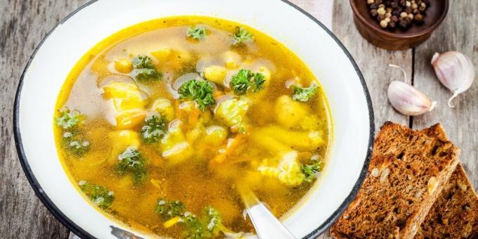 soupes de légumes: soupe de pois avec le chou-fleur
