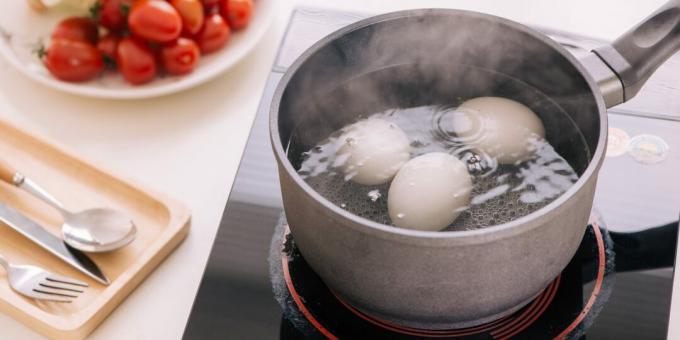 Comment et combien cuire des œufs à la coque sur la cuisinière
