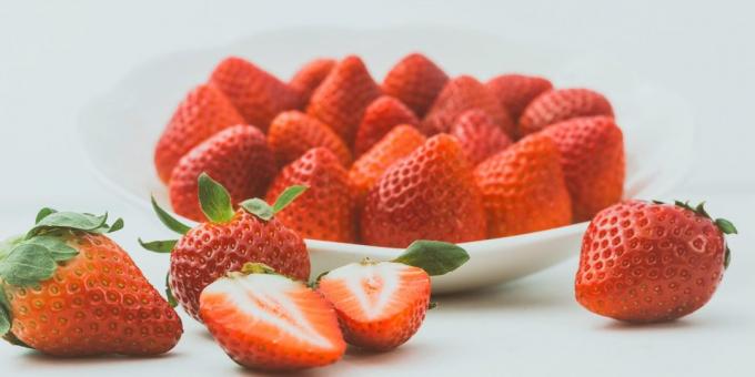 fruits et baies utiles: fraises