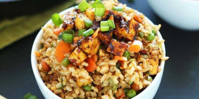 Riz aux légumes et tofu