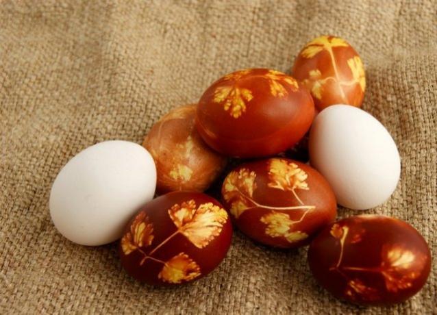 Comment faire un oeuf de Pâques: de bonnes idées, plus des colorants naturels