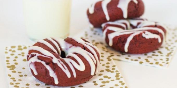 beignets Recettes: Donuts « Red Velvet » avec un glaçage crémeux