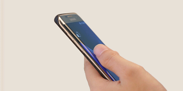 contrôle Awkward votre smartphone avec un écran incurvé
