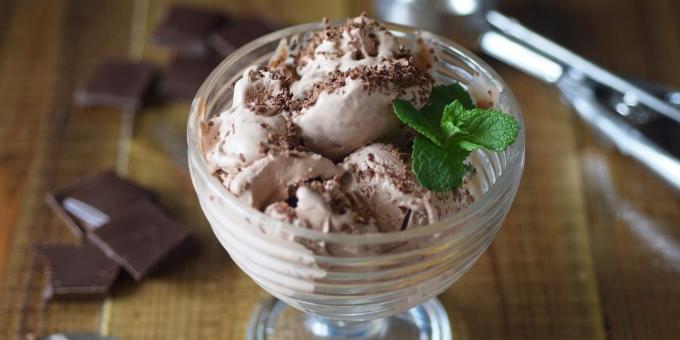 crème glacée au chocolat avec du lait condensé