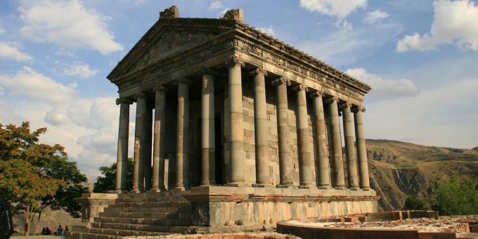 pays de la CEI: le temple païen de Garni en Arménie