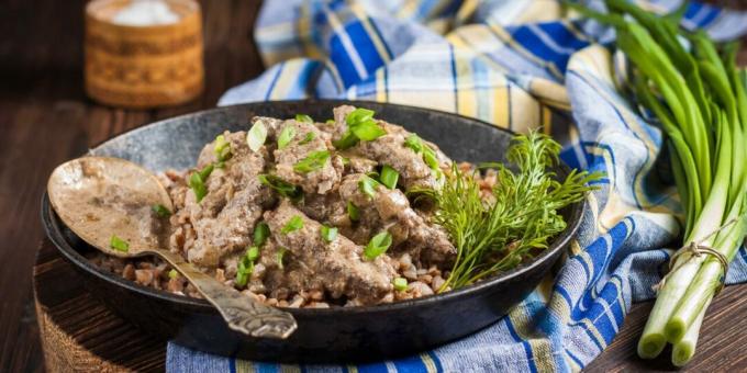 Stroganoff de foie de boeuf à la crème et au yaourt