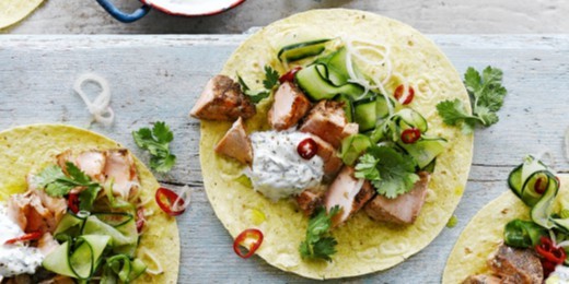 Que cuisiner pour le dîner: tacos au saumon et aux épices