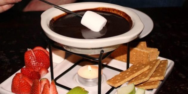 Chocolat noir: fondue au chocolat à l'orange