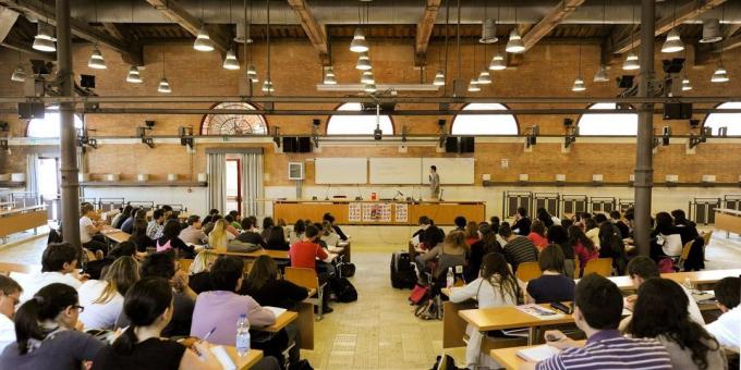 L'enseignement supérieur en Italie: les étudiants choisissent leur la plupart des disciplines sont libres de décider quand ils sont prêts à passer des examens
