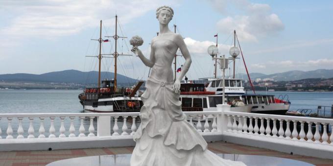 Attractions Guelendjik: sculpture "Mariée blanche"