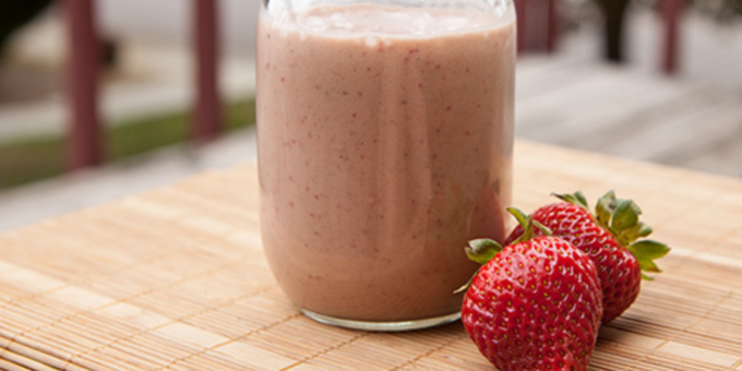 Protéinées à la maison: shake de protéines aux fraises