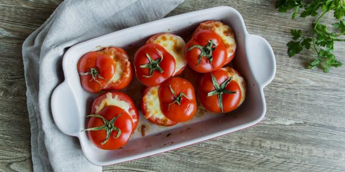 Tomates farcies au poulet haché et fromage