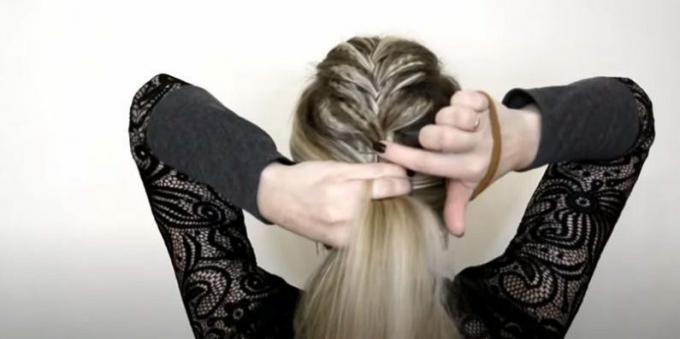 Coiffures à visage rond pour femmes: attachez vos cheveux en une queue de cheval haute