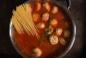 Spaghetti aux boulettes de viande et la sauce dans un bol