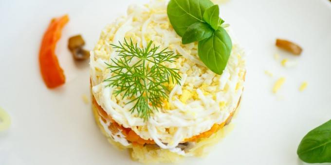 Salade aux champignons, jambon et fromage: recette facile