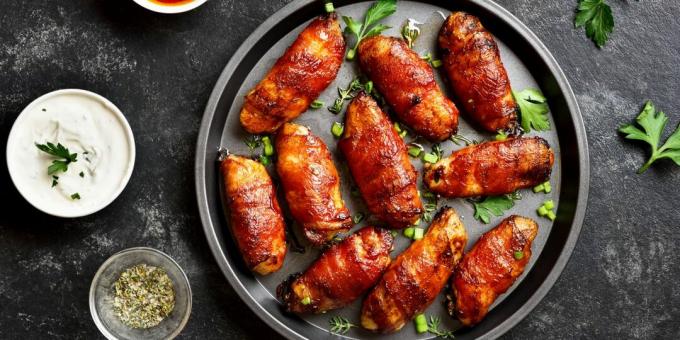 Ailes de poulet cuites au bacon