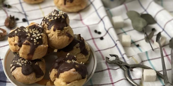 Eclairs à la crème au beurre et glaçage au chocolat