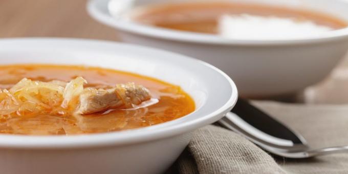 Comment faire cuire la soupe aux choux avec de la choucroute