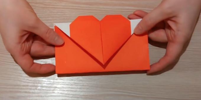 Comment faire une enveloppe avec les figures dans l'art de l'origami
