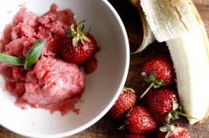 3 RECIPES forme de réalisation de la crème glacée à la fraise banane