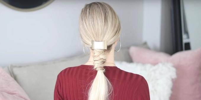 Coiffures pour cheveux longs: queue de cheval basse avec nœuds